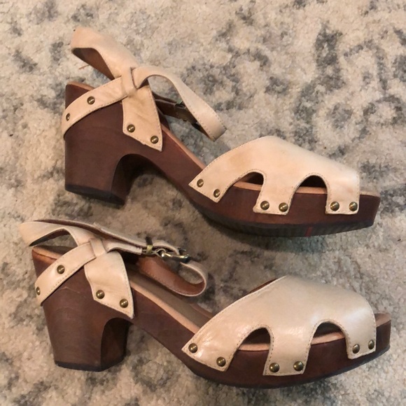 Clogs - Picture 2 of 3